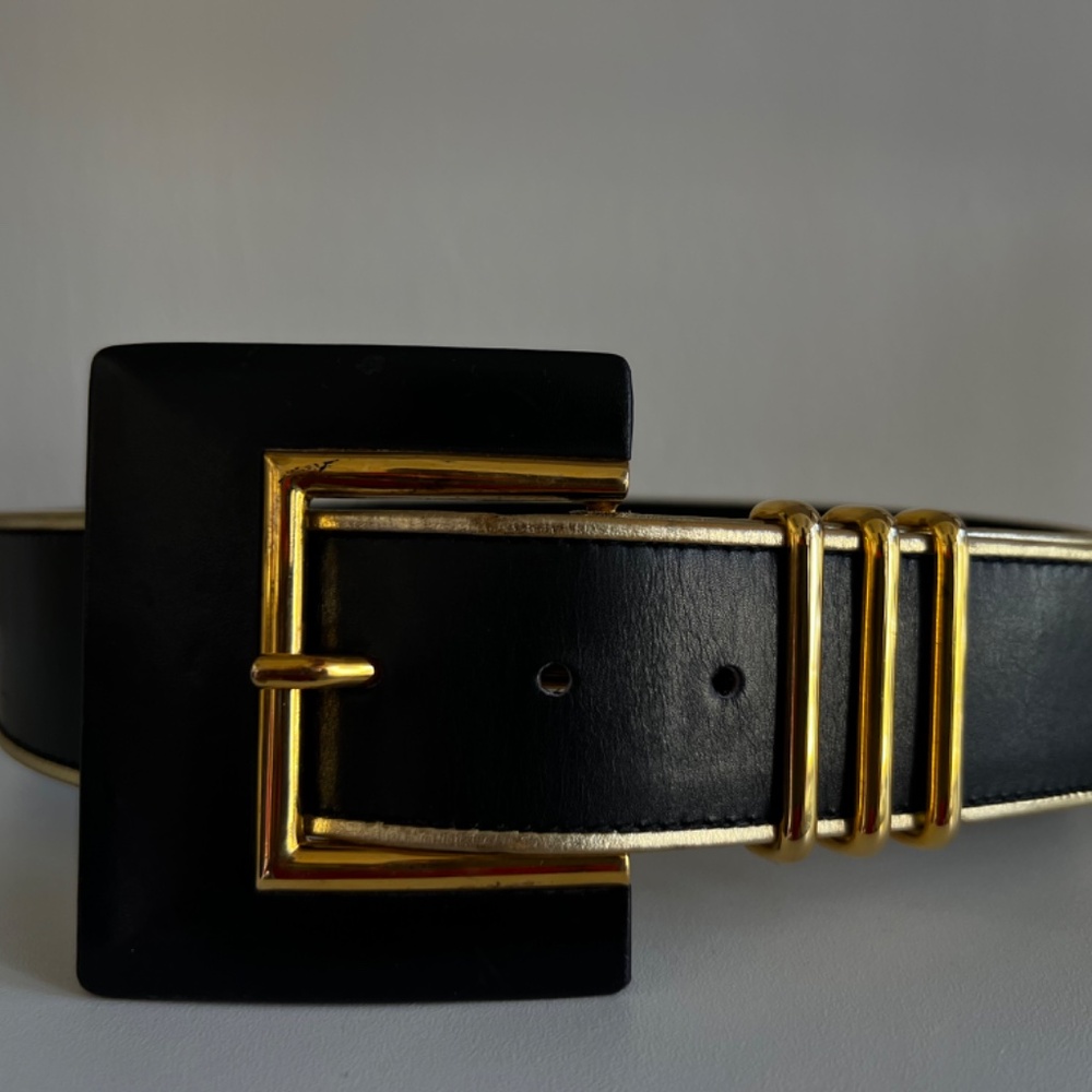 Escada - Picture 4 of 6